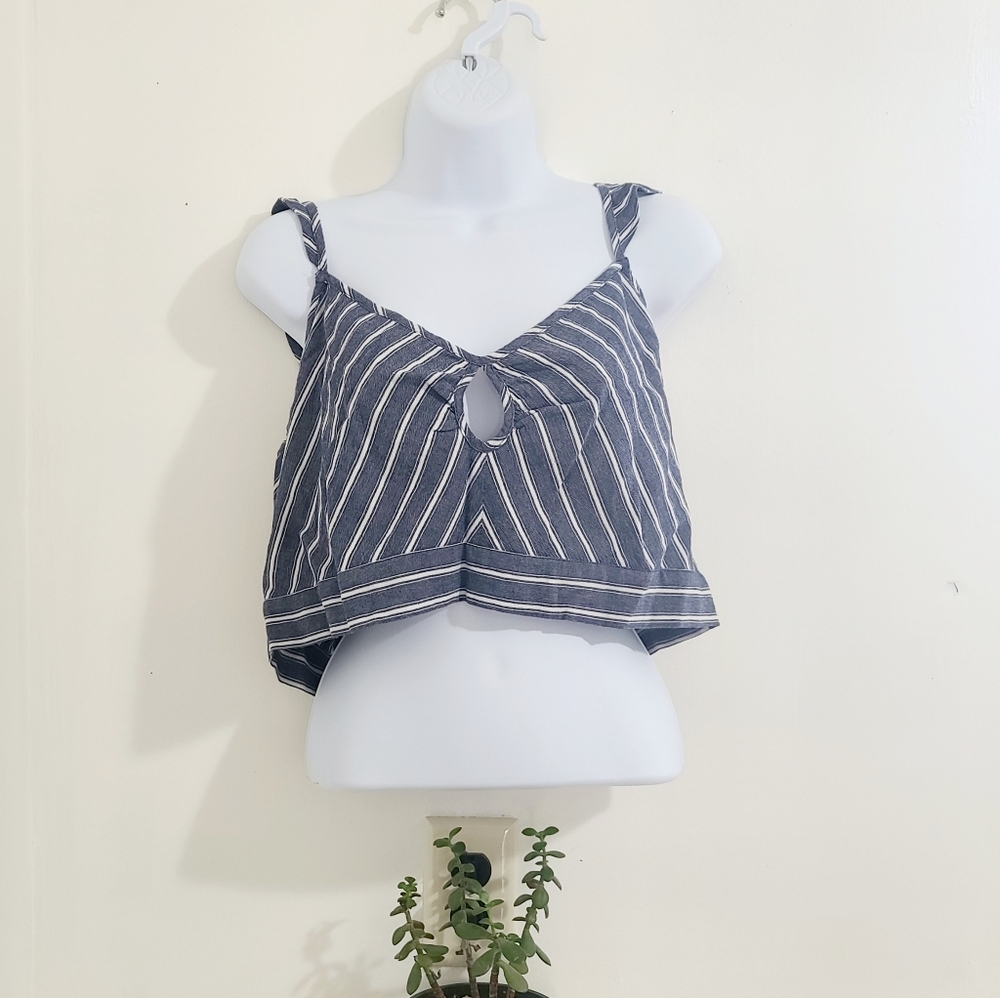 American Eagle, gray top sleeveless, size XL.